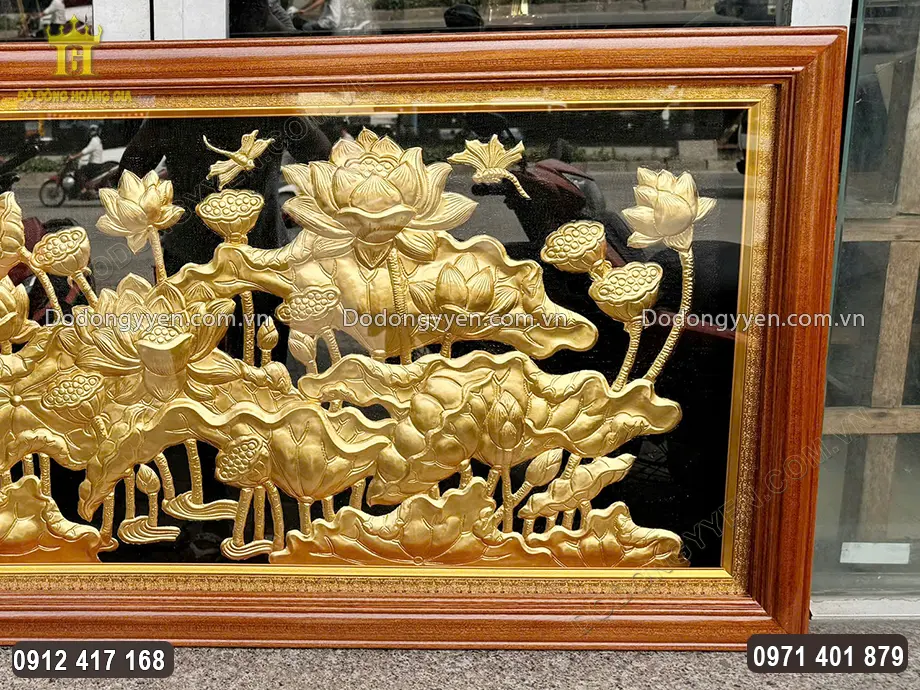 Bề mặt ngoài cùng gắn kính chắn bụi dày 2ly